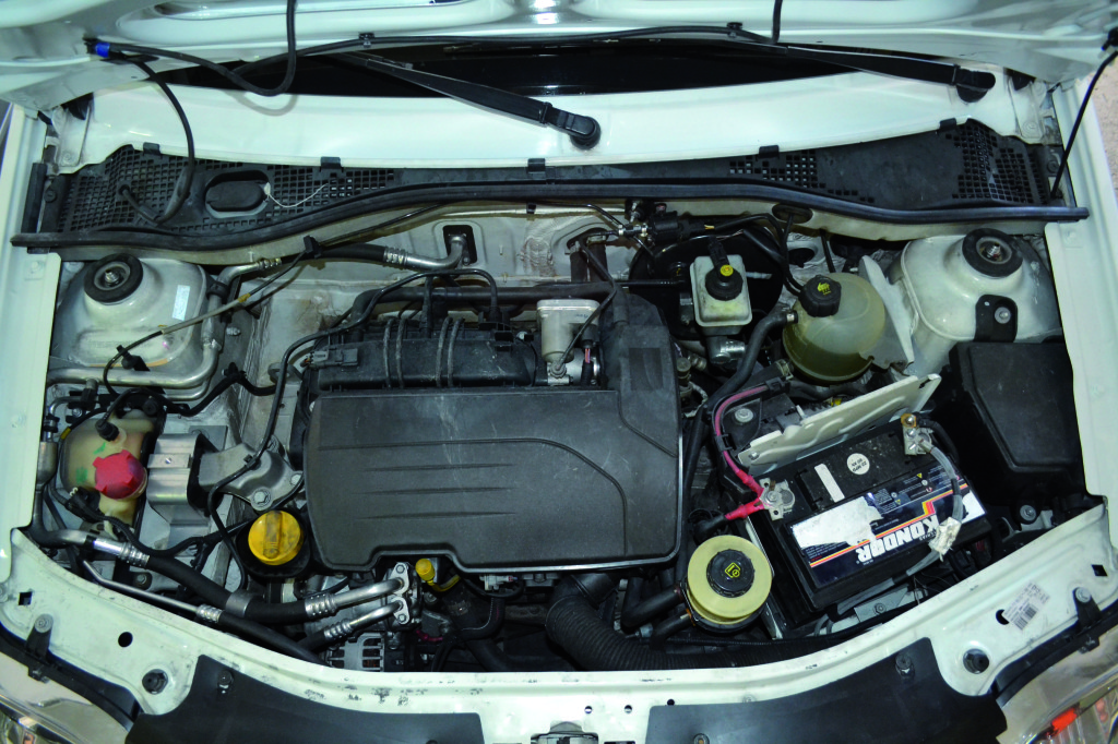 Na linha Logan de 2007 a 2012, a Renault equipou o modelo com motores flex 1.0l  8v e 1.6l 16v.