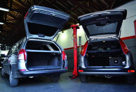 O Fiat tem mais espaço no porta-malas: 460 litros ante 313 do Peugeot