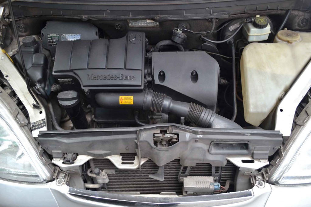 No Mercedes-Benz, o motor 1,9 litro rende 125 cv de potência