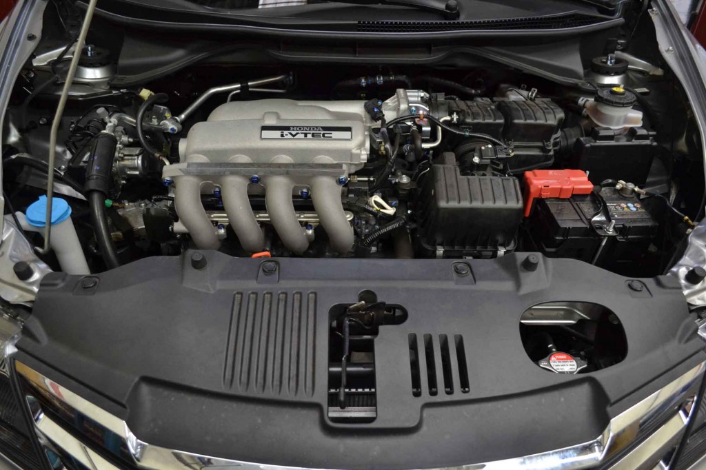 O motor do Honda é menor, 1.5 litro, porém desenvolve até 116 cv e 14,8 kgfm de torque máximo 