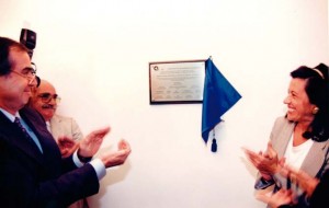 Inauguração do IQA, em 1995, com Paulo Lozano, ex-presidente do IQA, Roberto Scaringela  (ao fundo) e Dorothea Werneck, que na época era ministra do Desenvolvimento, Indústria e Comércio