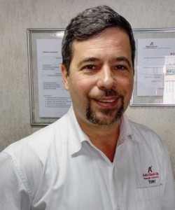 Antônio Simão Domene é técnico em  Eletrônica  e Matemática, com especialização em Injeção Eletrônica, Freio e conversão para gás natural