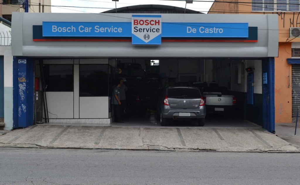 Tinta fresca: fachada com a bandeira Bosch Car Service foi inaugurada recentemente